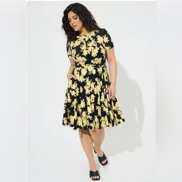 Torrid Yellow and Black Fit and Flare Midi Flower Dress Sz 3X - Picture 1 of 9